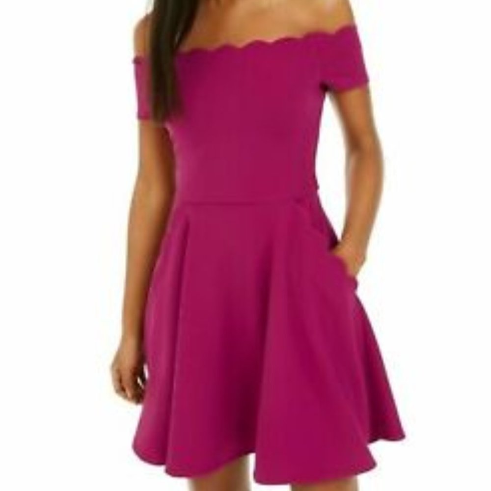 Saclloped neck magenta dress